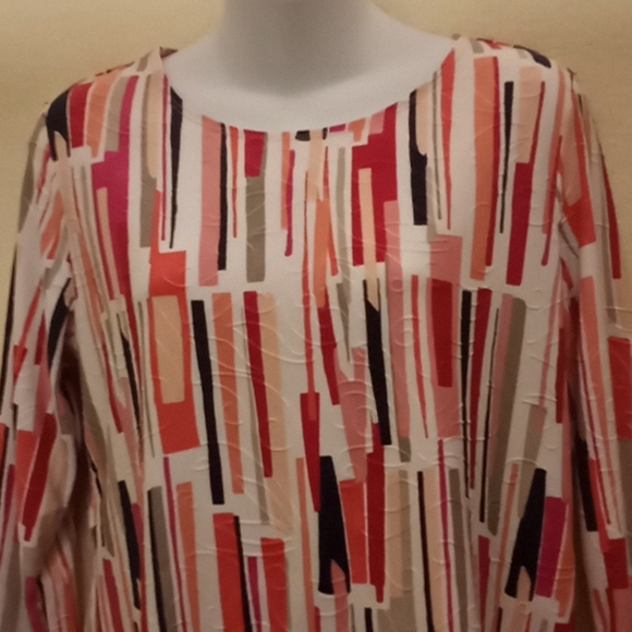 JM Collection Textured Printed Blouse - Picture 4 of 11